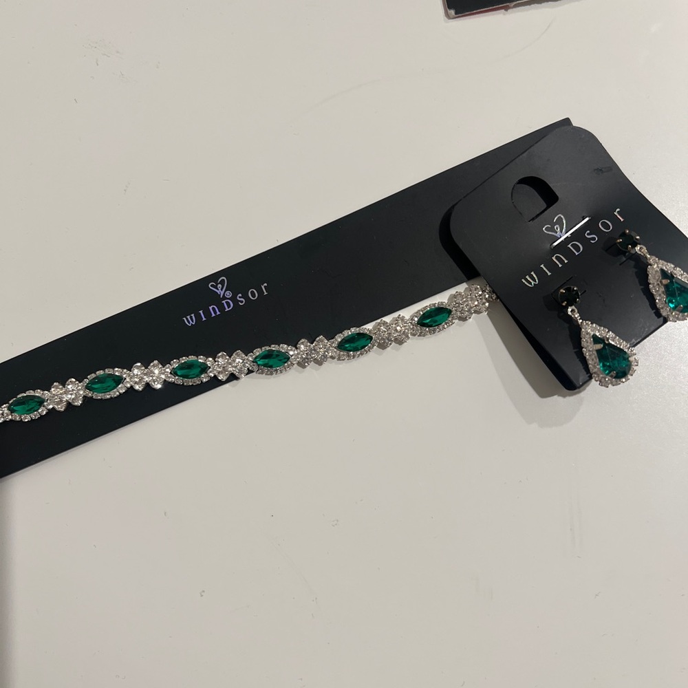 Windsor Green and Silver Jewelry Set